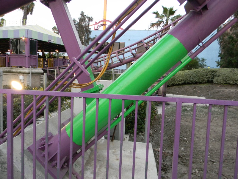 002 Well, Boomerang is getting new paint! Yes, Boomerang's track will be painted green! It's safe to assume it's getting re-painted since a portion of the ride has already been repainted..JPG