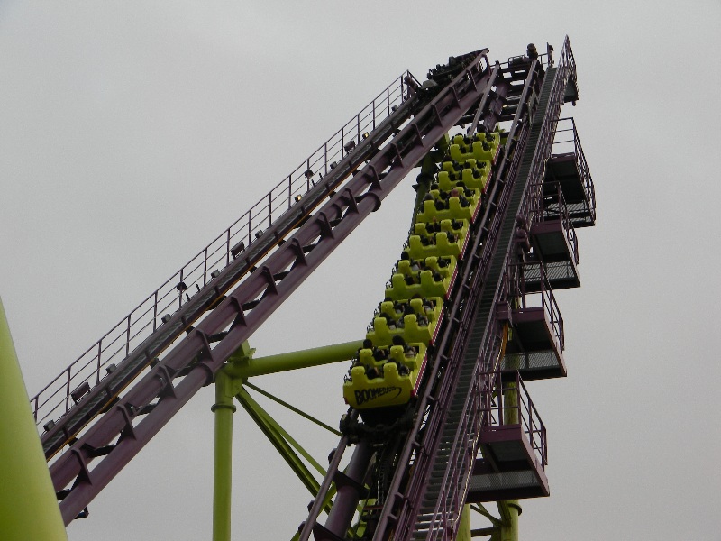 006 Hopefully, Boomerang will get some new Vekoma trains..JPG
