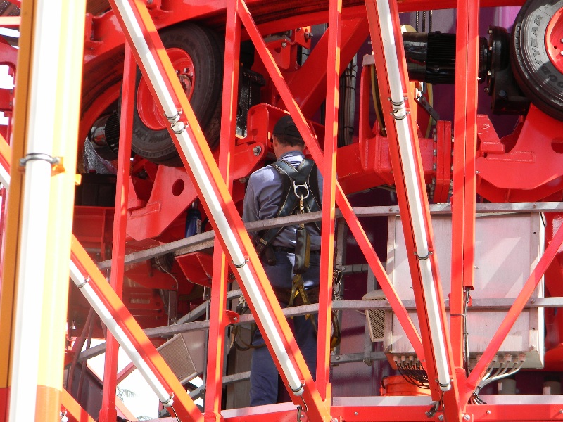 027 OH MY GOSH! There's actually a worker fixing the ride!.JPG