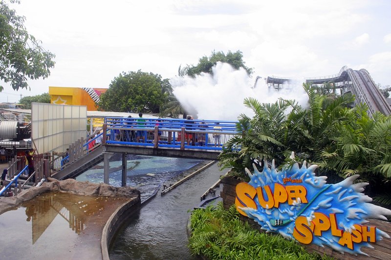 The Super Splash ride in Dream World amusement park in B…