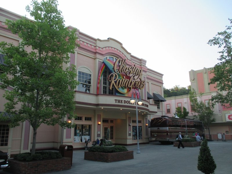 Chasing Rainbows Museum.JPG (757.37 KiB) Viewed 843 times Chasing Rainbows Museum.JPG