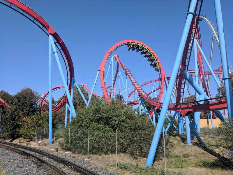 Dragon Khan Vertical Loop 2.jpg (955.77 KiB) Viewed 3637 times Dragon Khan Vertical Loop 2.jpg