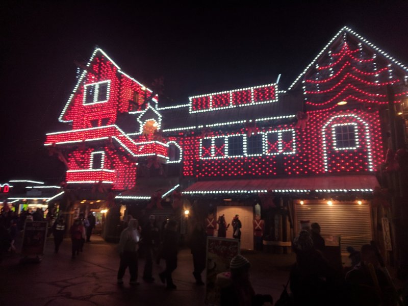 Santa's House.jpg (742.16 KiB) Viewed 1151 times Santa's House.jpg