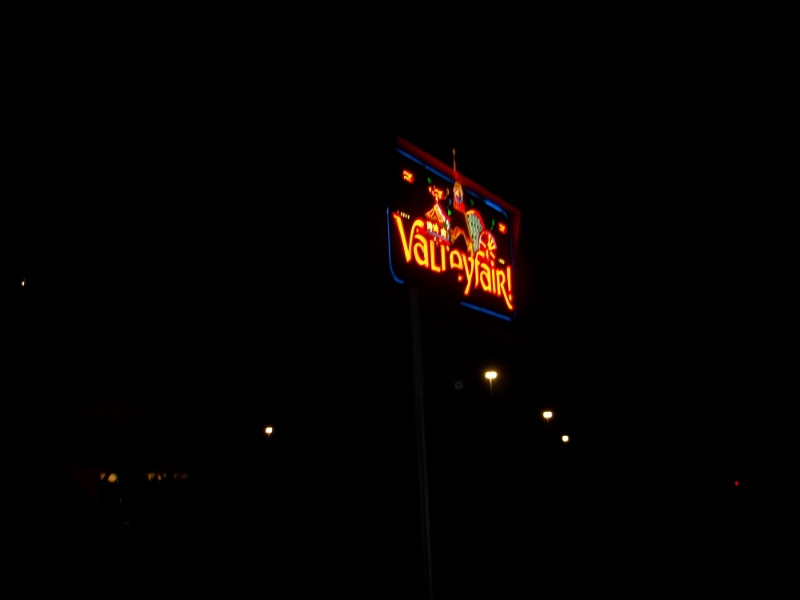 valleyfair_neon_sign.jpg