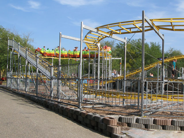 Wacky Worm (Jolly Roger Amusement Park) - Coasterpedia - The