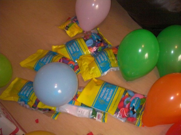 1000 Balloons, 10 People, 1 Epic Birthday Present!! - Random, Random,  Random - Theme Park Review