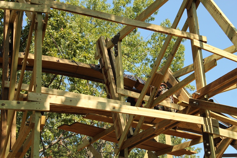 Do a barrel roll. . . x2 #outlawrun @sdcattractions #silverdollarcity  #sdcattractions #rmc @rockymountainconstruction #woodencoaster #wooden, By Amusement Insider