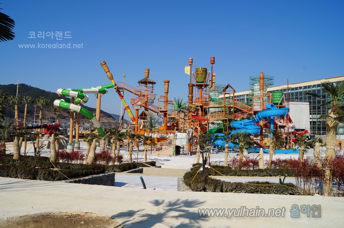 Lotte World New Water park - Theme Parks, Roller Coasters, & Donkeys ...