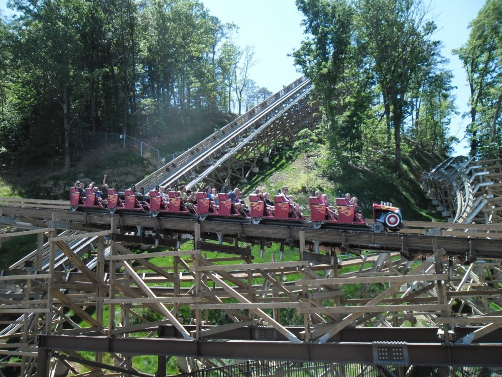 04_dollywood.thumb.JPG.bc510d88c7f30335a2d702adb89c0359.JPG