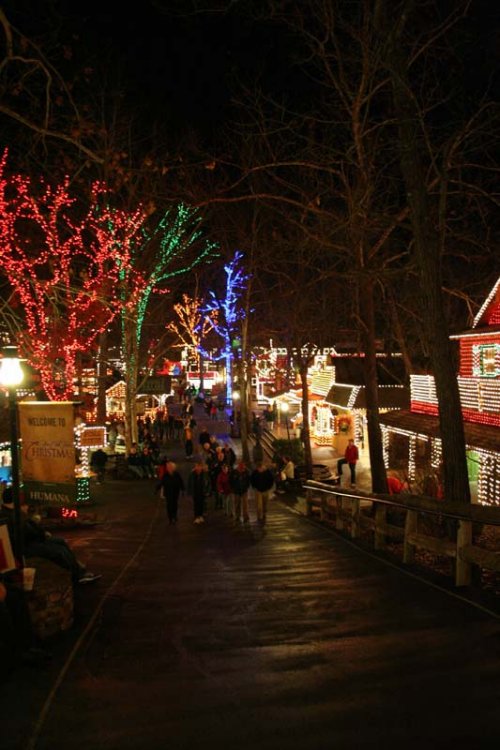 1014948824_SilverDollarCity12.1.11159.thumb.JPG.804ee11b76e438ac9a6d06c0b265b991.JPG