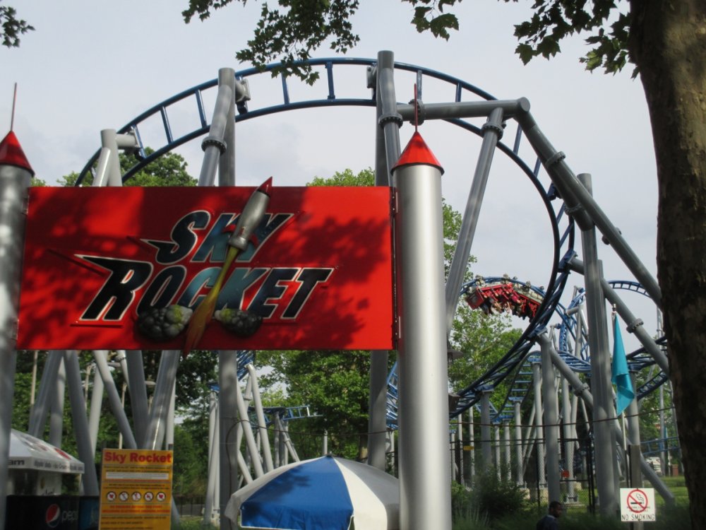 1016405287_SkyRocketSign.thumb.JPG.c4c1f762e1b539832918c594f3292824.JPG