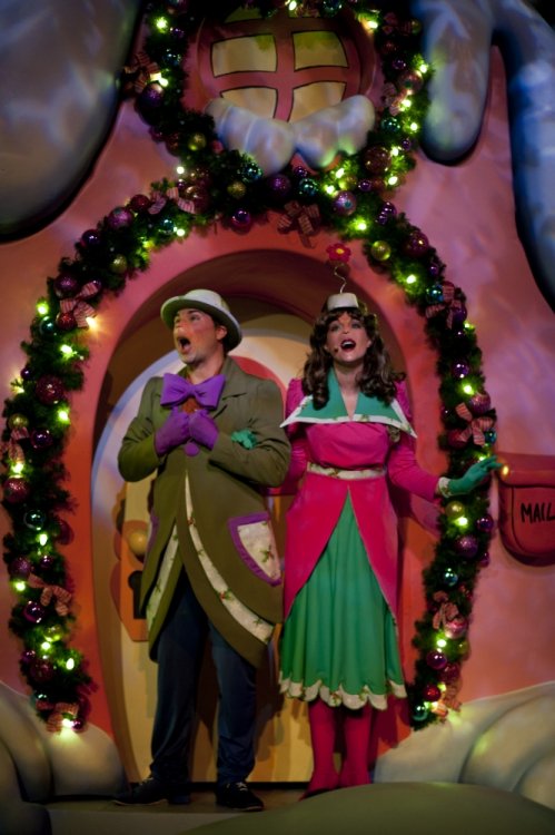 107139670_10_GrinchmasWholidaySpectacular.thumb.jpg.ee2ab893a352f222dd45d6bc7e394ad6.jpg