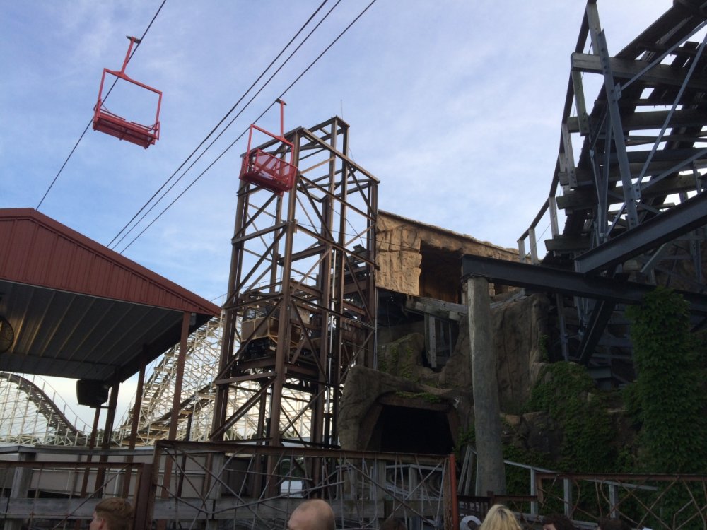 1105348982_LostCoasterElevatorLift.thumb.JPG.ecf6f2e840532f592258eb1edc7546da.JPG