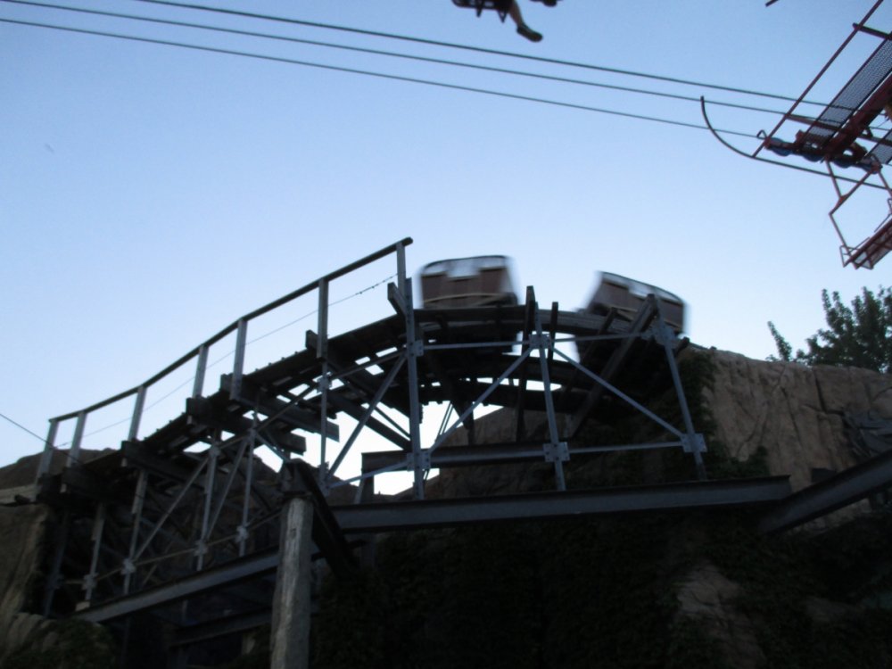 1106873970_LostCoasterOutdoorSection.thumb.JPG.1642917ba9b48d01525c57e901df8a31.JPG