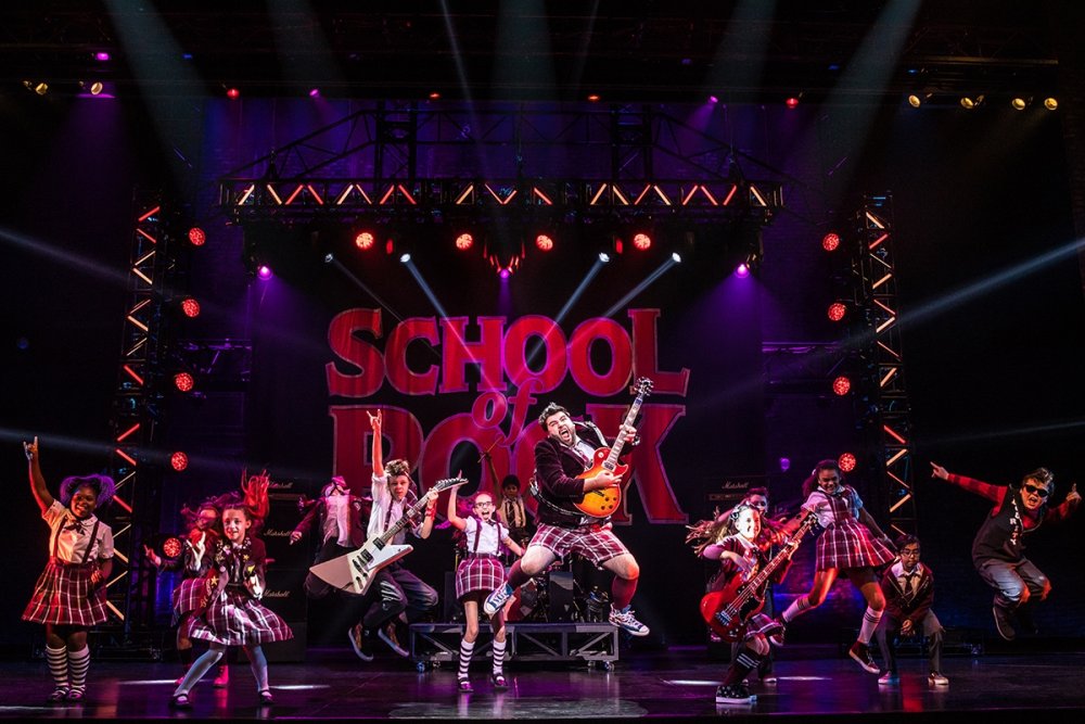 1161354866_SchoolofRockTour(9).thumb.jpg.f84ef0db46af99a918dbb7d33163c7f8.jpg