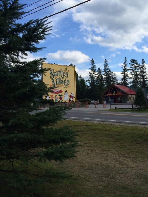 1194951808_SantasVillageSign.thumb.JPG.b5b0be5a368b855fb5df39b2c7843dc7.JPG