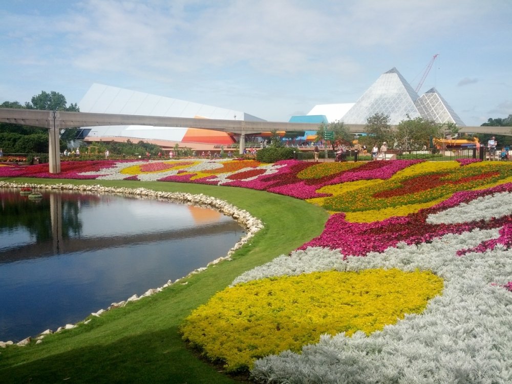 11_epcot.thumb.jpg.01fb6011b7cef5e30222fe0da5d6de84.jpg