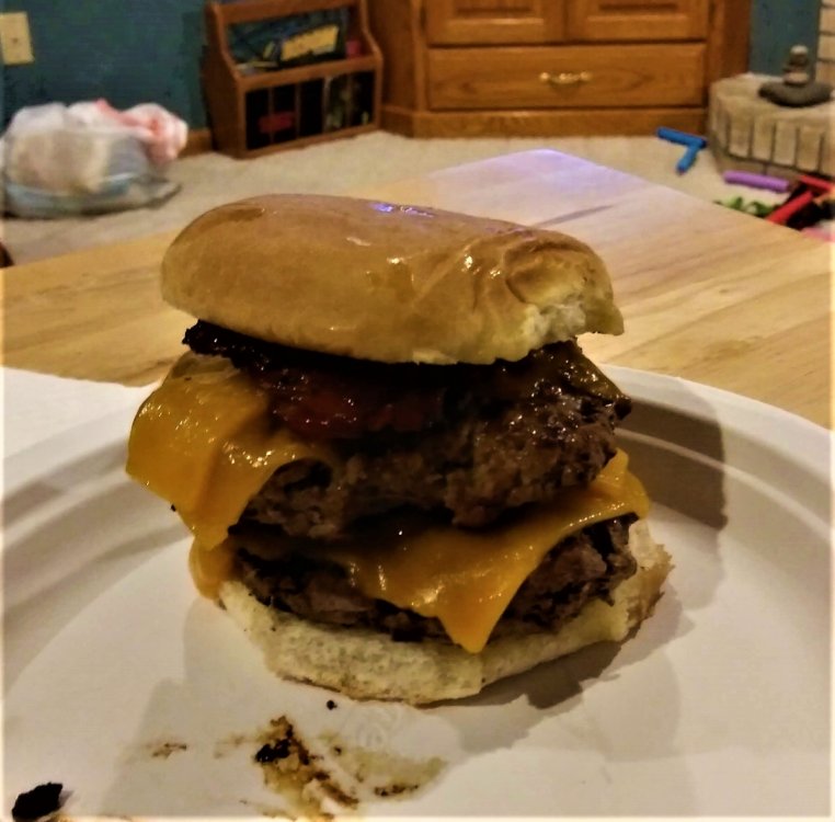 121809681_QuarantineBurger.thumb.jpg.1095b3011c539d05f7f299daede3b490.jpg