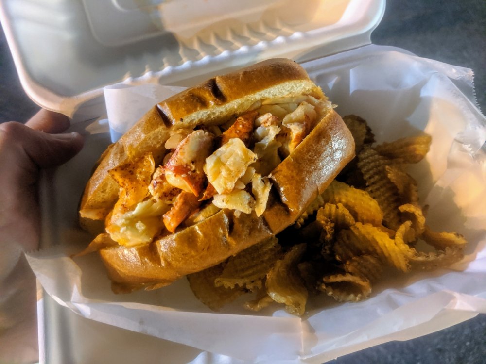 1237702055_ShackLobsterRoll.thumb.jpg.786453cbc8173ba2925ad5a1366fde04.jpg