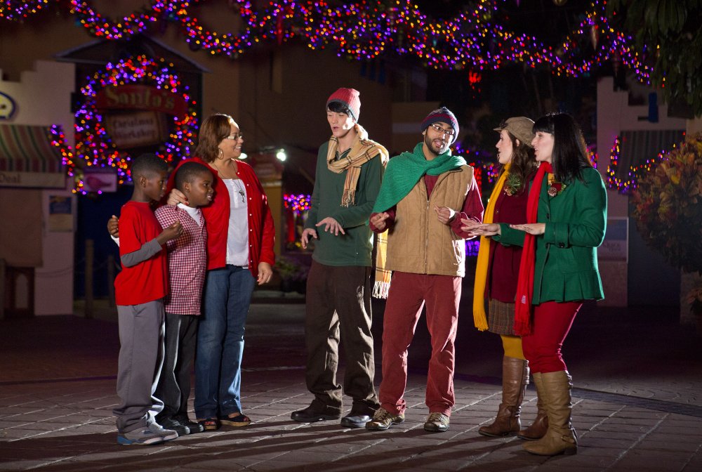 1257228101_CarolersatChristmasTown.thumb.jpg.f7cc401db056bebd1df22870f4913bc4.jpg