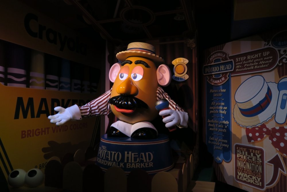 1301511640_ToyStoryManiaMr.PotatoHead.thumb.JPG.bca8560ca395836d15a3cd9c503753e5.JPG