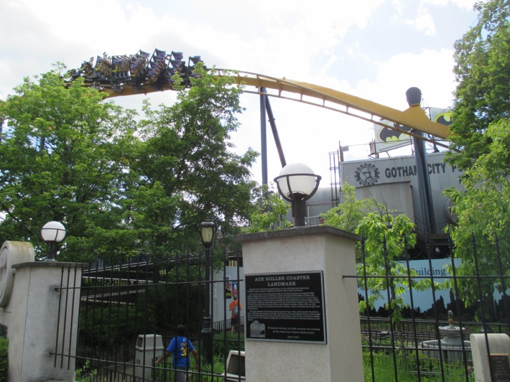 1315392215_BatmantheRideACELandmark.thumb.JPG.b0a22101f01c0a6bbc418c860dfec484.JPG