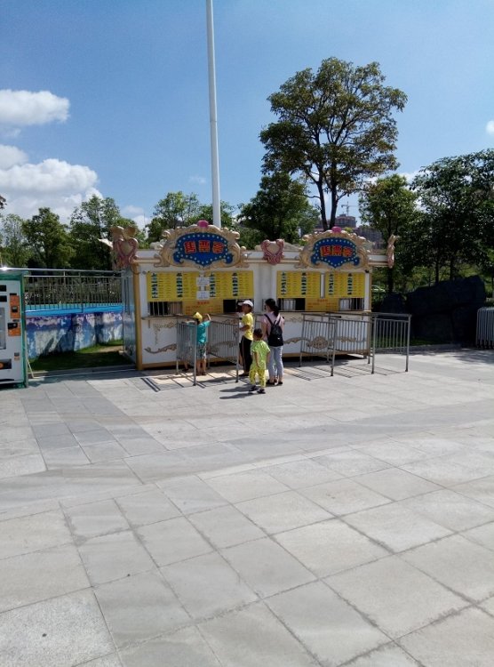 1333612681_HeyuanChildrensParkTicketBooth.thumb.jpg.0ce86e6d9026b90187e5954b0c3a1985.jpg