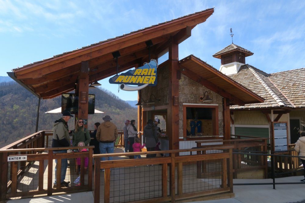 1386811183_RailRunnerEntrance.thumb.JPG.2f4317fe416749309db419509abc4cca.JPG