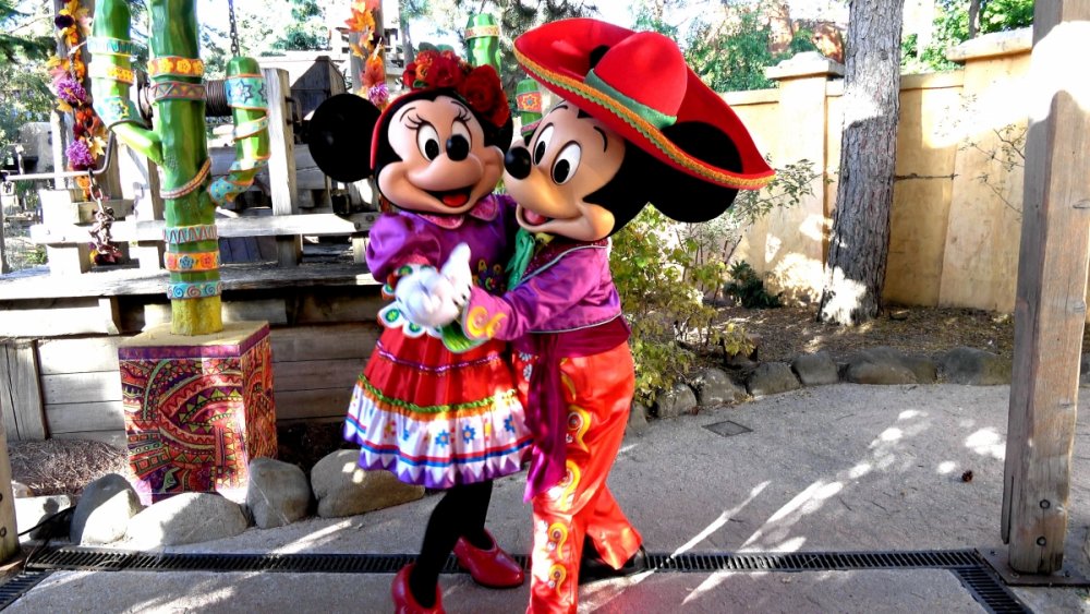 1405138793_MickeyandMinnieMeetandGreetHalloween2018atDisneylandParis.thumb.jpg.5673afa2c2117949877283e2ca8f92f0.jpg