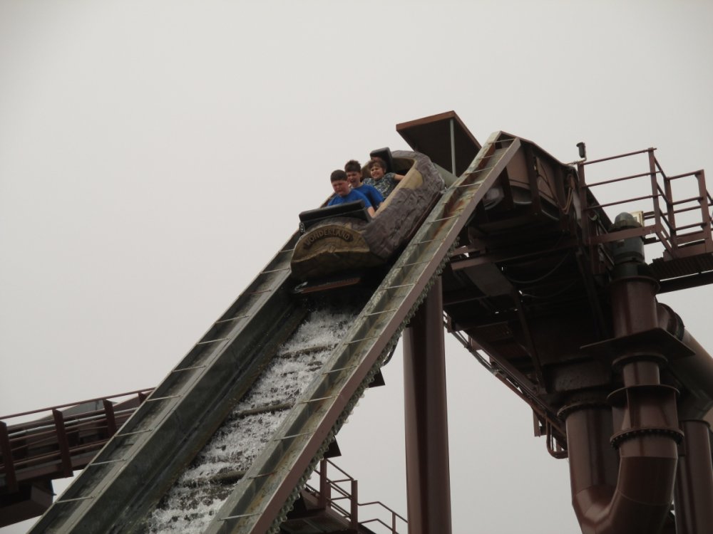 1418689909_CanyonFallsLogFlumeDrop(Close).thumb.JPG.573f8e3c00daf05a88ae74faff158ea5.JPG