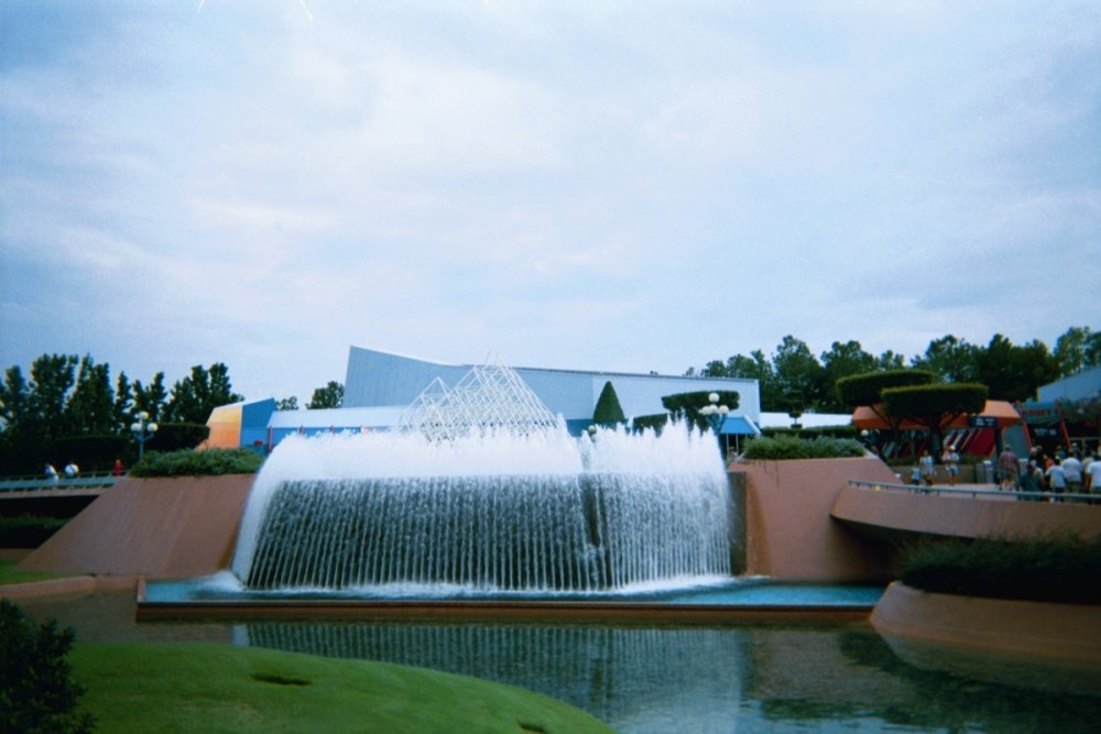 1425004765_waterfallfountain.thumb.JPG.d02c737b3404aef58652e2e86d293b77.JPG