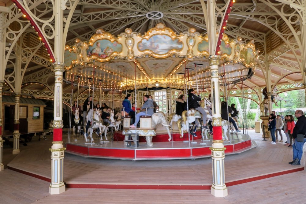 142754076_Carousel(Front).thumb.jpg.58e46cadad776083ad2aca0c8fe64d9d.jpg
