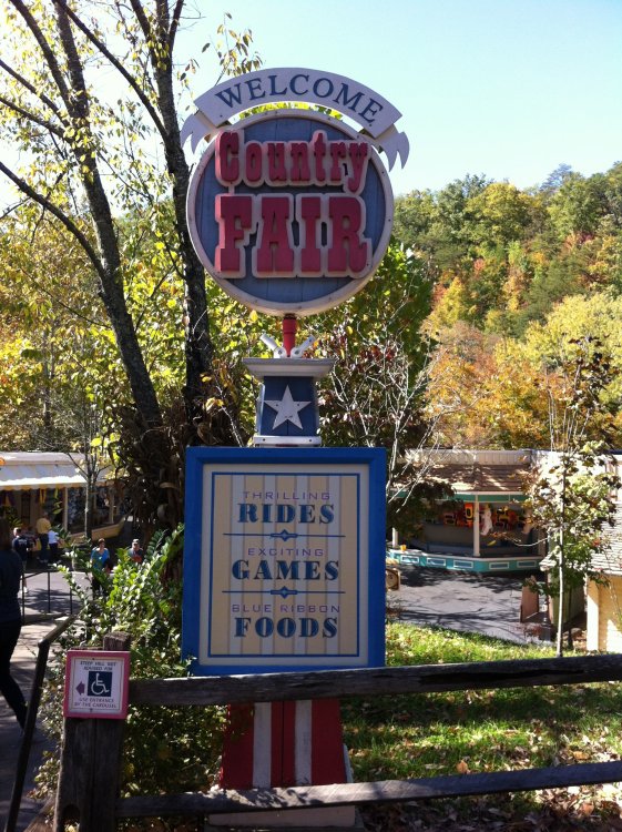 1441229225_Dollywood006.thumb.jpg.1f32f97c6675ddebfe7b14adaf80018f.jpg