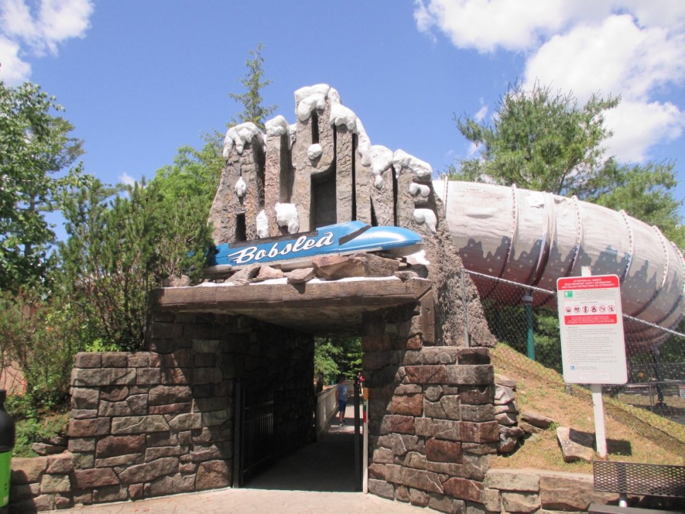 1445561728_AlpineBobsledSign.thumb.JPG.01aa64fbdcac977152b5aa08cac3e42e.JPG