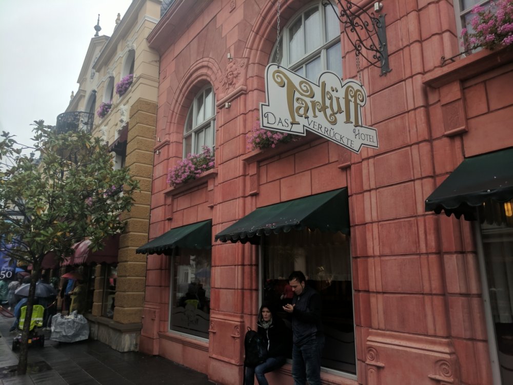 1448463181_HotelTartuffEntrance.thumb.jpg.000fe9517253e38efc245d18d656ccb8.jpg