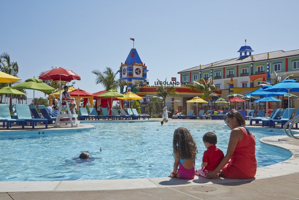 1515164563_06_LEGOLANDHotelPool.thumb.jpg.d8f56a4b9ac78067a0c47fe937ce1fcc.jpg