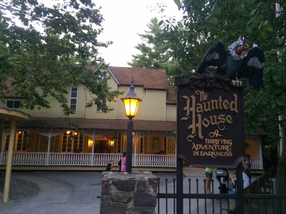 1528924448_HauntedMansion.thumb.JPG.b6880cdc85ae8a3ad601388a2a03f85b.JPG