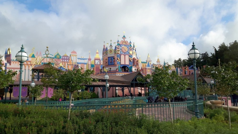 15_fantasyland.thumb.jpg.fe46ea70c80065b724774a3a25e7ec17.jpg