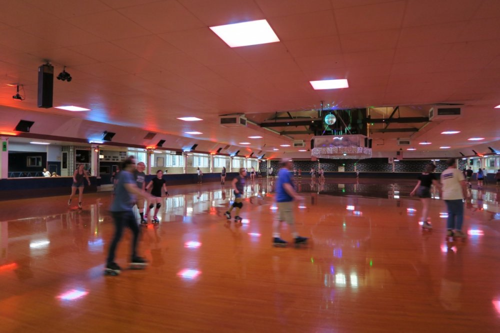 1631576464_RollerRink.thumb.JPG.39bede0f58d6853fabf7c7a9b6450ff1.JPG