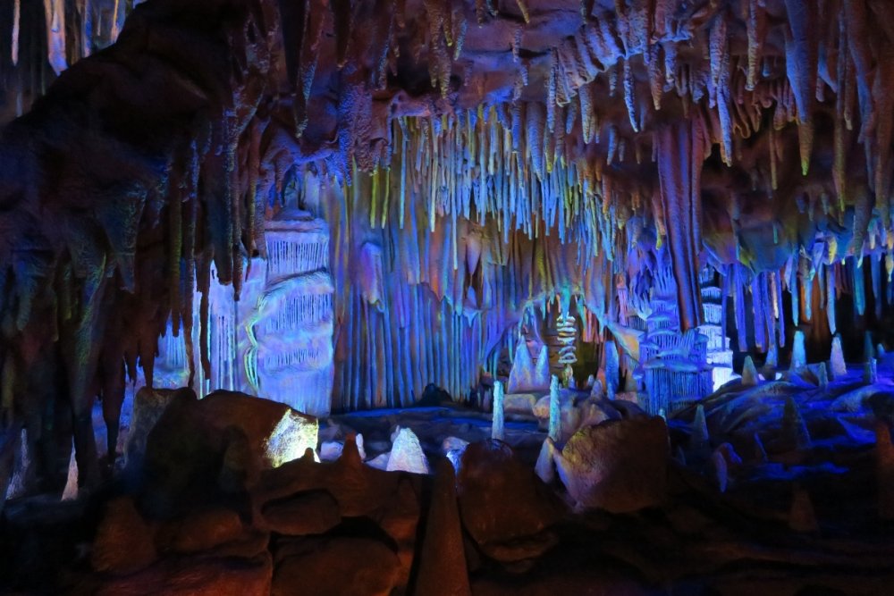 1633363076_CalicoMineRideStalactites.thumb.JPG.140c3d003410c4b1378f5a006815566b.JPG