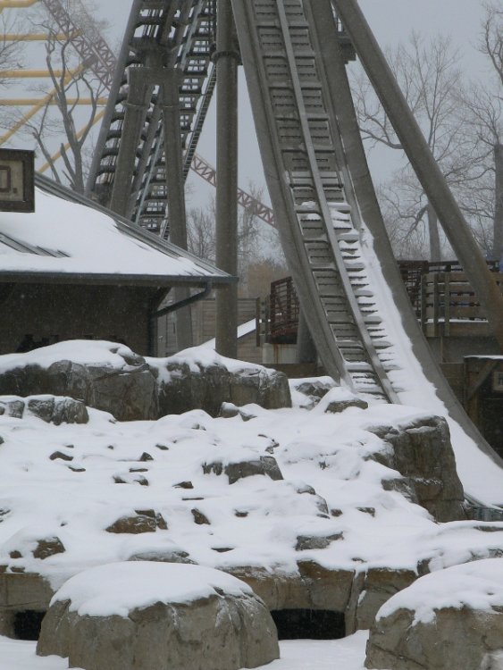 1639528304_CedarPointWinter1-27-2011045(600x800).thumb.jpg.8f01261da0ee8f9dc6e88a786491d1ad.jpg