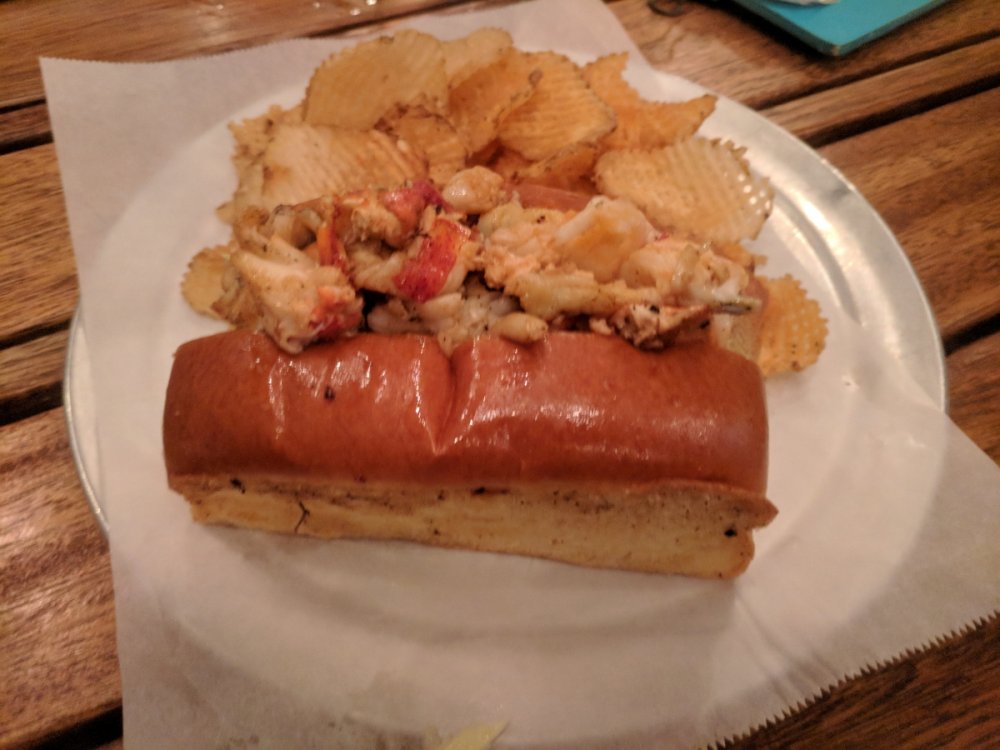 1662447438_LobsterRoll.thumb.jpg.a3495aad25c4529db231f4f3583322e3.jpg