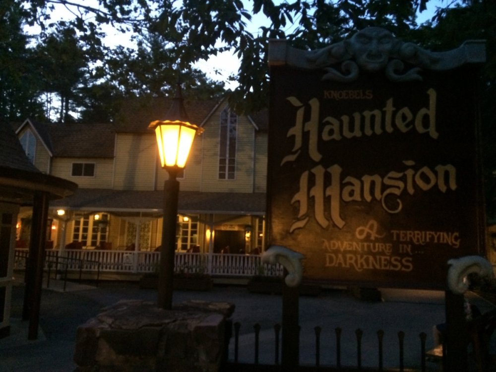 1663357218_HauntedMansion(Night).thumb.JPG.7d84b4160bb4e0a237e236c592d08f2c.JPG