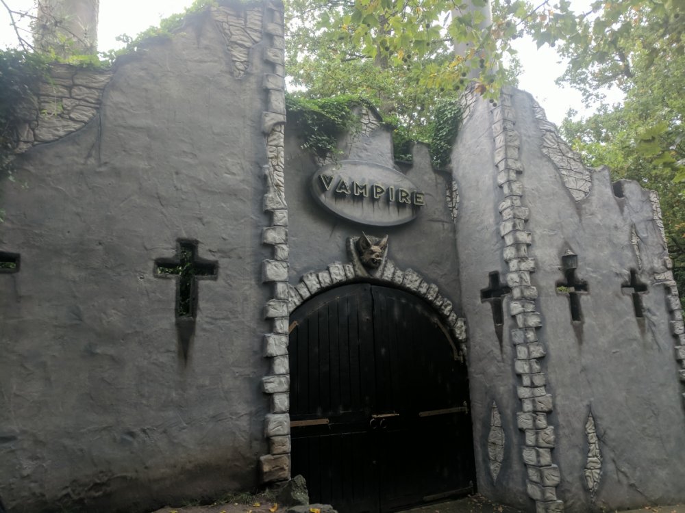 1686730585_VampireOldEntrance.thumb.jpg.b81a9904b7f066b52500243ccd1c1094.jpg