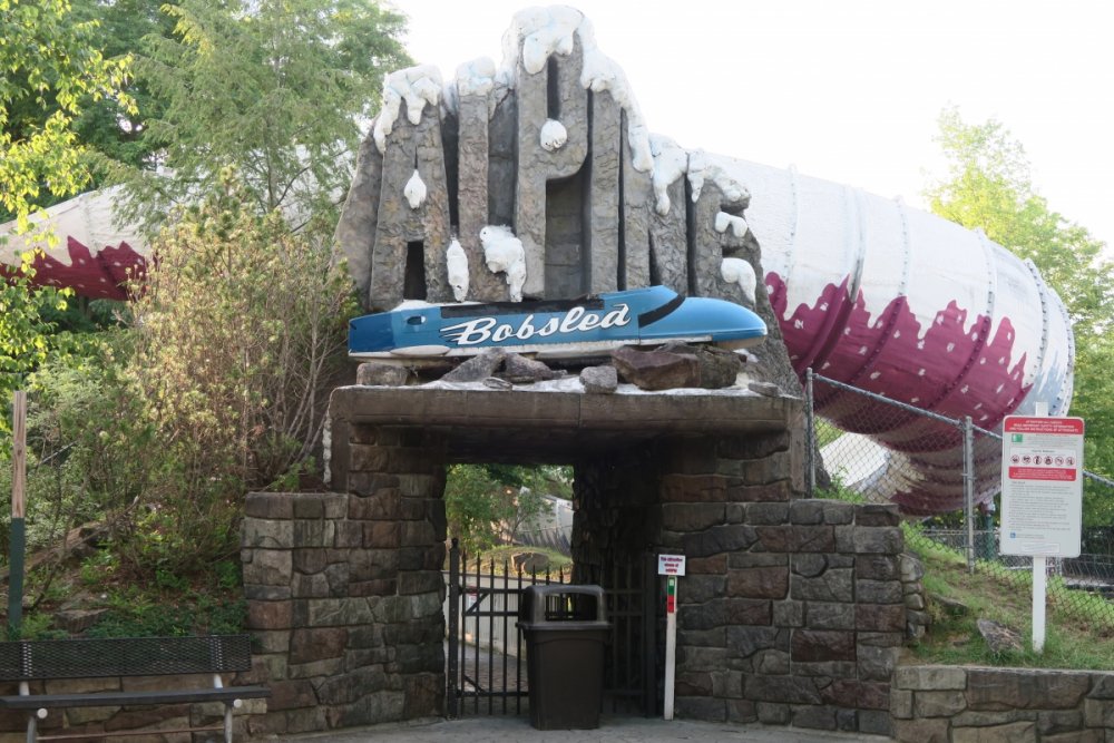 1687787102_AlpineBobsledClosed(2019).thumb.JPG.780e1ec7b3905cf88c7c414e8c02703c.JPG