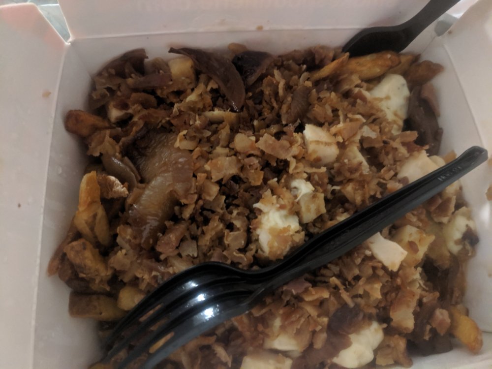 1688813916_ChickenandBaconPoutine.thumb.jpg.51450d2fea8c412f8b0b47a4e213b269.jpg