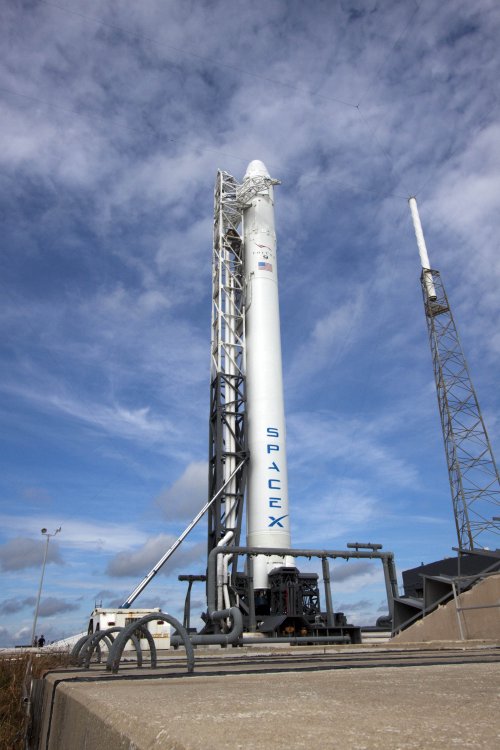 1702477498_Falcon9andDragonvertical.thumb.jpg.ca45a2d3bb64fe608f197c66bf2b1953.jpg