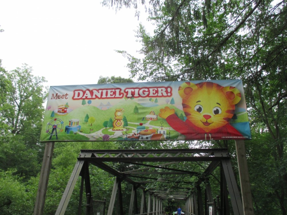 1761647345_DanielTigerBridge.thumb.JPG.772d9d0ffcbfca97d164fbd1fc9a9f4f.JPG