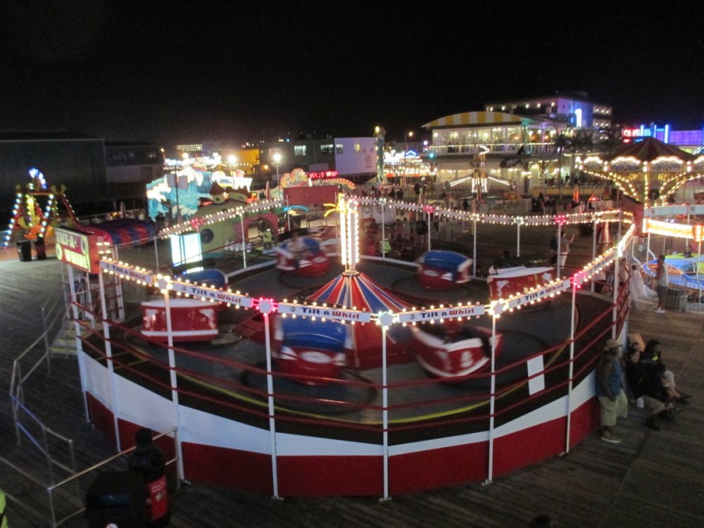 1786094185_Tilt-a-Whirl(Night).thumb.JPG.759f60bf8d5ce05f0e1a8ded2c914a59.JPG