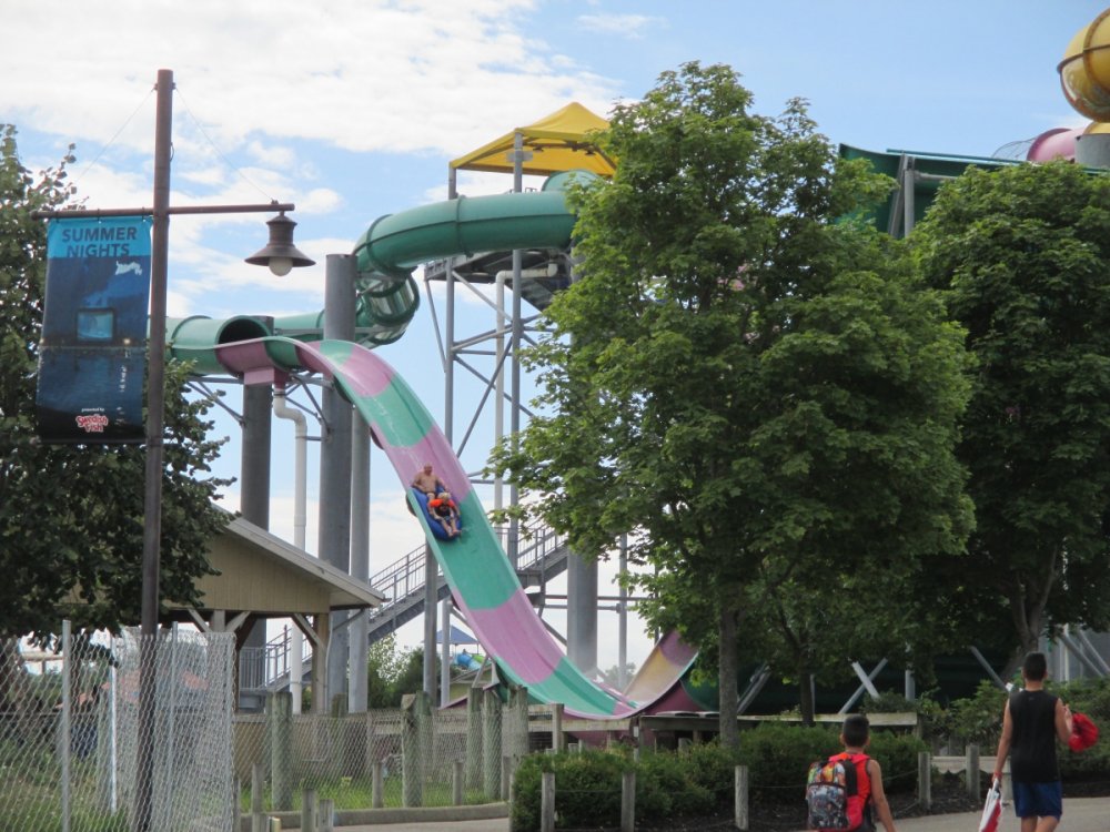 1814891270_BoomerangWaterSlide.thumb.jpg.13d3e52538f24fe6e5f14ab153064c7c.jpg